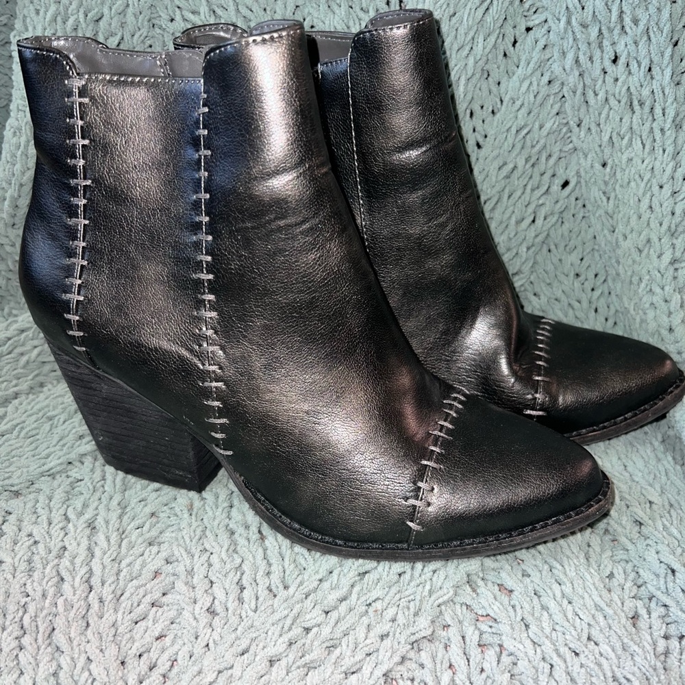 Coconuts by Matisse “Elaine” stitched ankle booties .